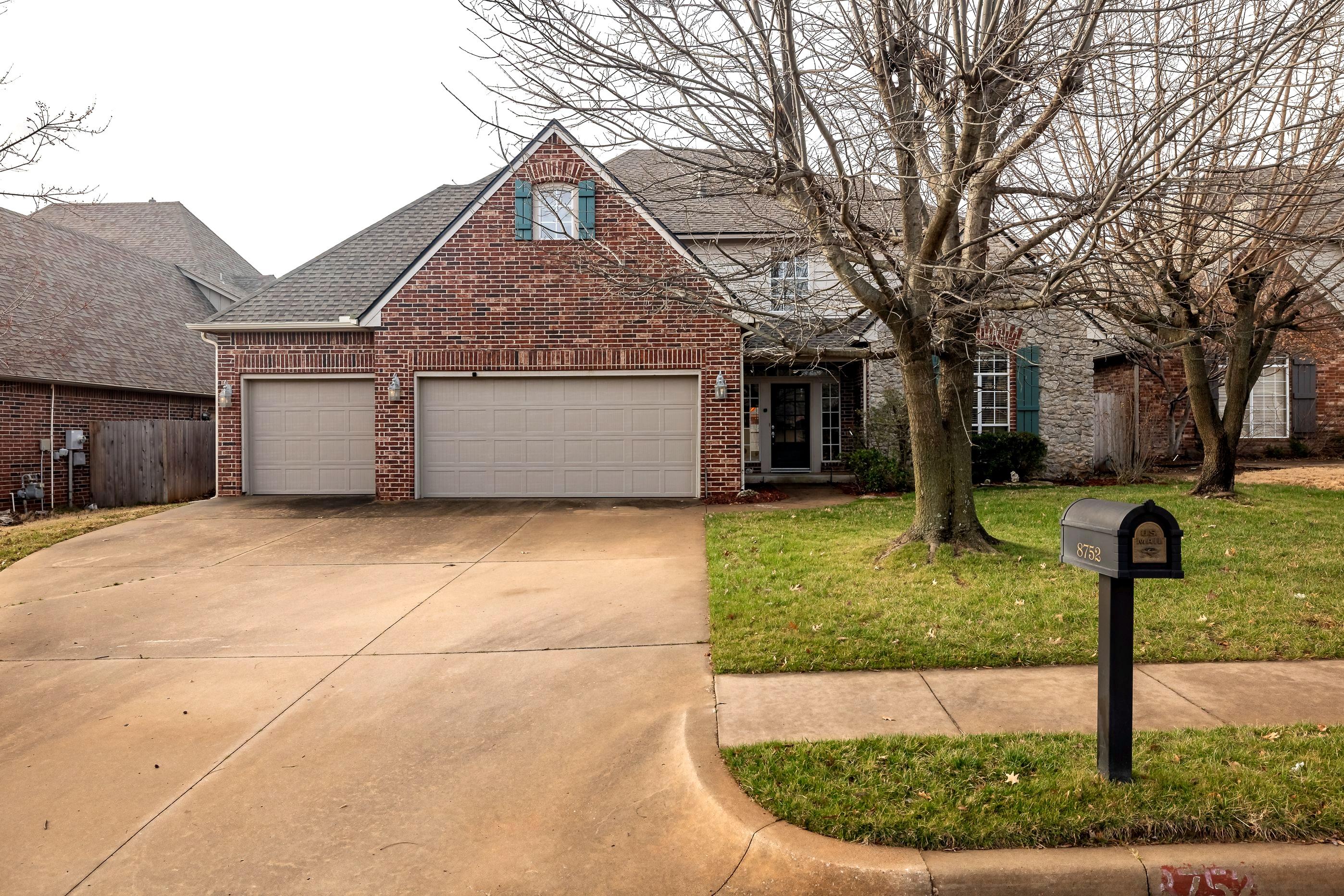 8752 E 102nd St, Tulsa, OK 74133